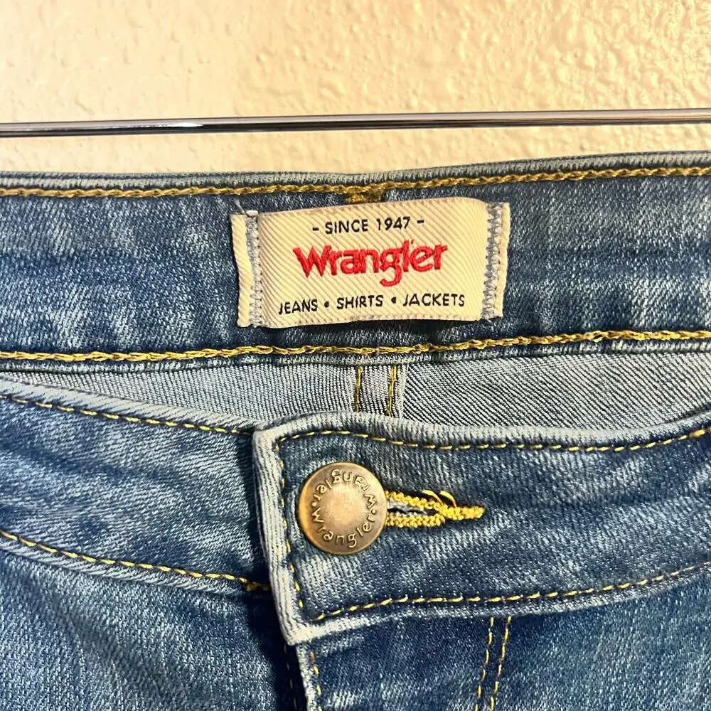 Wrangler Classic Women's Blue Straight-Leg Jeans - Picture 4 of 6